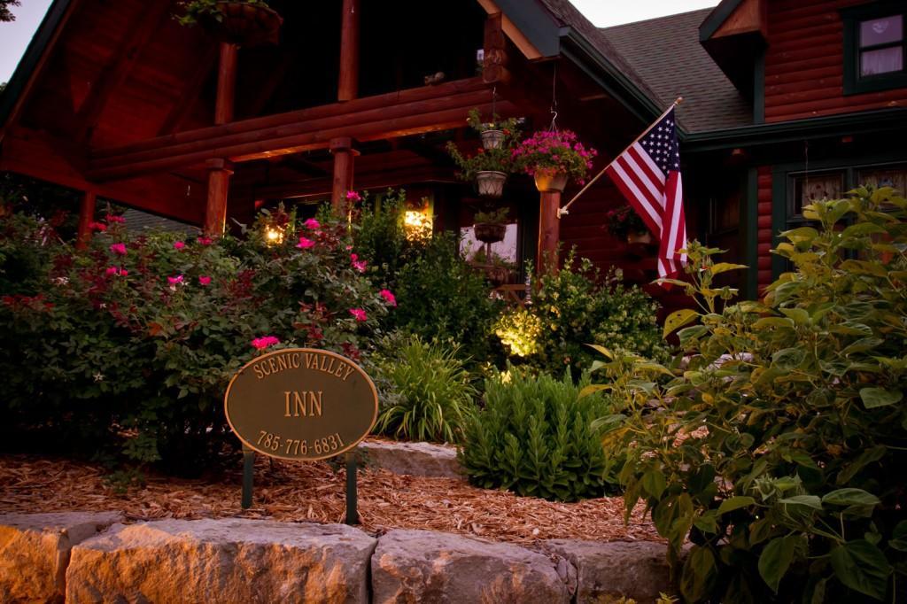 Scenic Valley Inn B&B And Event Center Манхатън Екстериор снимка